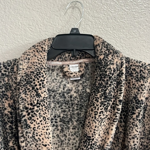 Calvin Klein Womens Size XS/S Animal Print Belted Robe Below Knee Length Soft - Picture 6 of 11